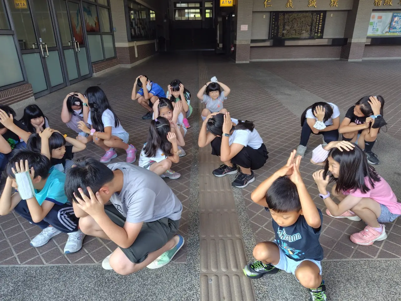 LINE_ALBUM_113-1一車逃生演練_240925_2